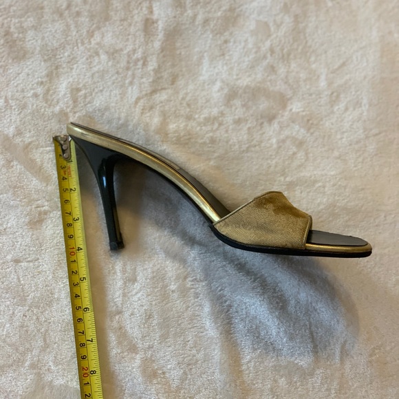 Gucci Vintage Never Worn Gold Metallic GG Mule Heel Pumps w/Gray Heel, Size 10.5 - Picture 12 of 13